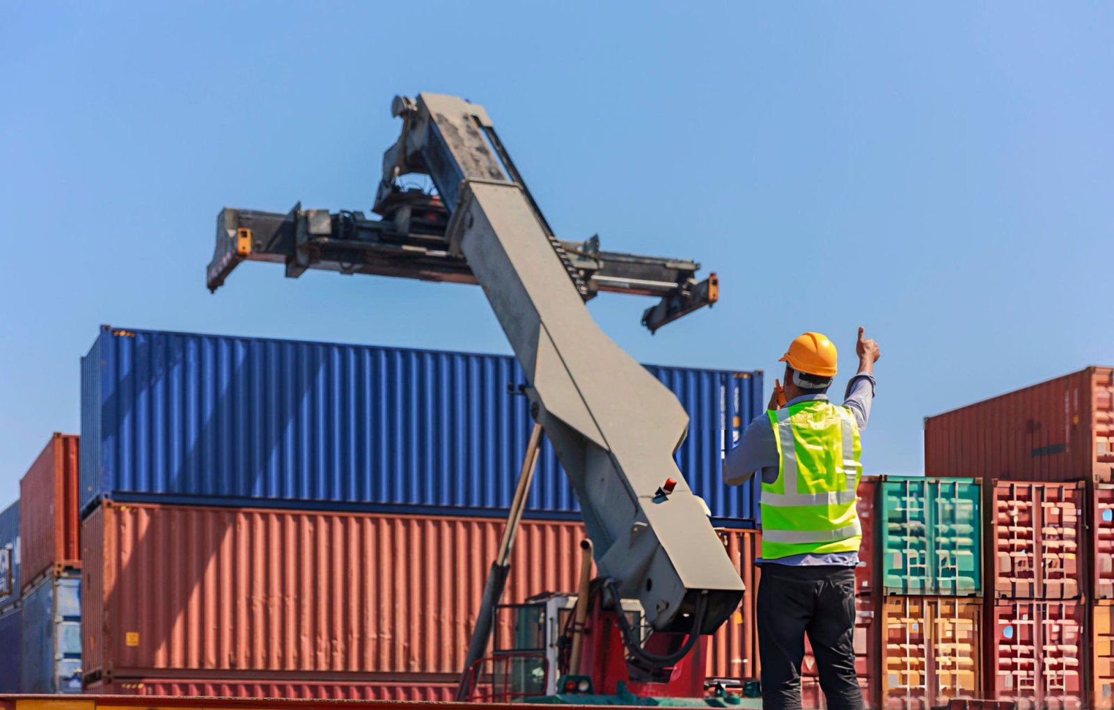 ميناء صناعي